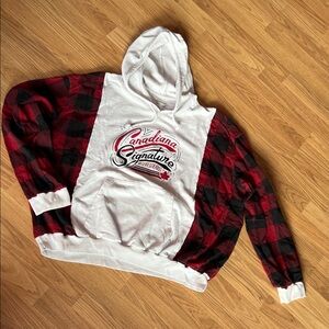 Upcycled hoodie Signature by Levi Strauss white with black and red paid